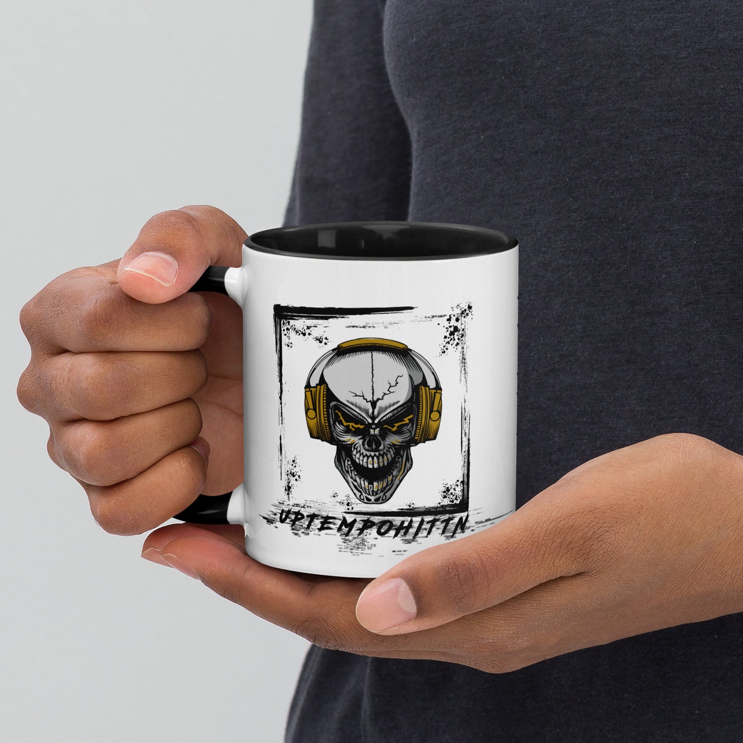 Tasse mit schwarzer Innenseite