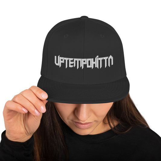 Gestickt Snapback-Cap mit weißer Schrift
