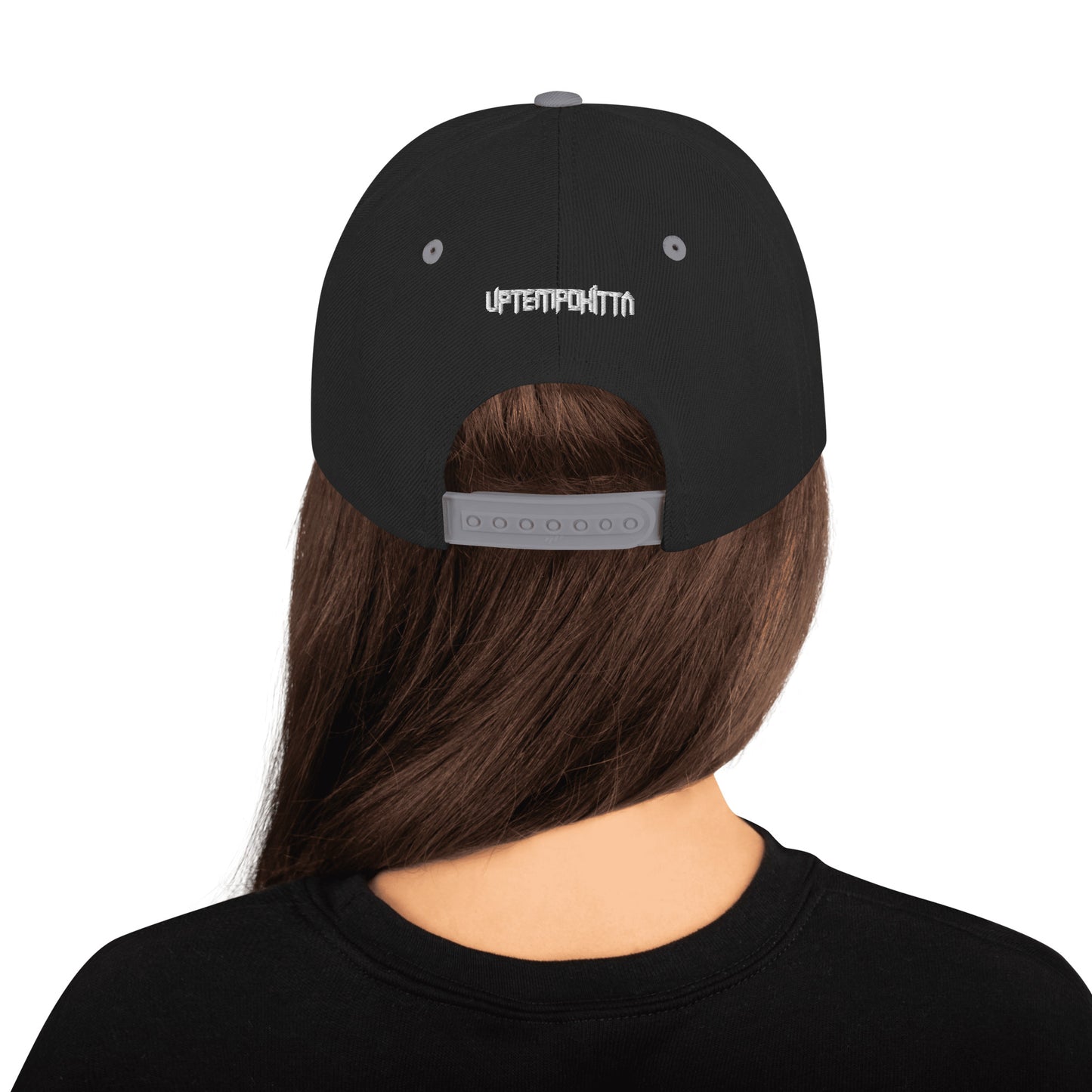 Gestickt Snapback-Cap mit weißer Schrift